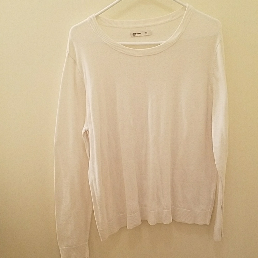 White Old Navy sweater